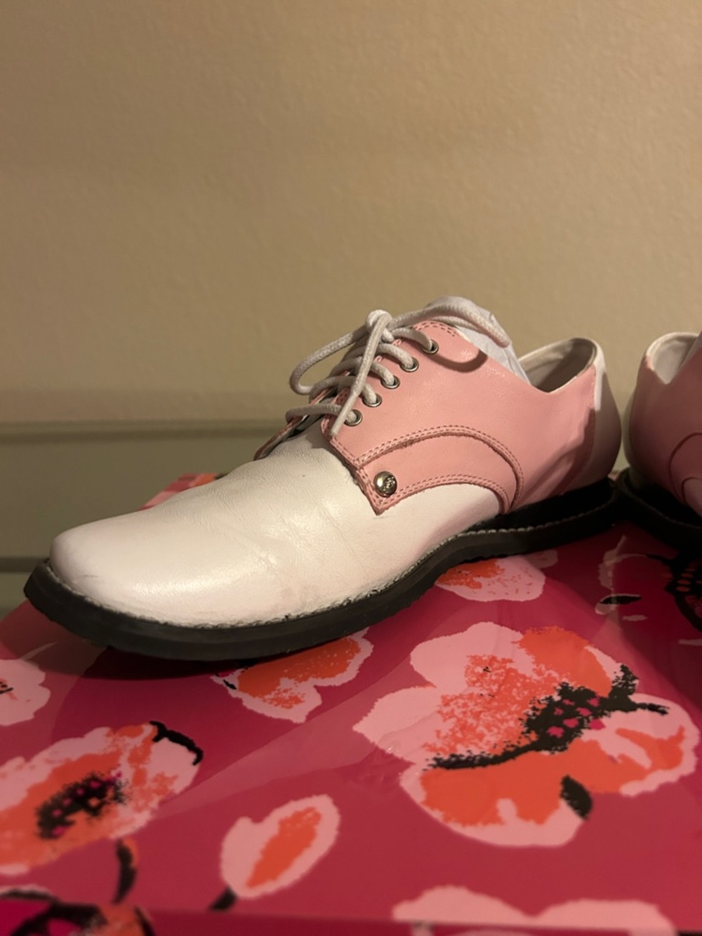Women's Pink and White Oxford Vintage 50s Style Saddle Shoes Sz 8.5 - Picture 3 of 7